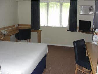 Days Warwick Northbound M40 Hotel 3*