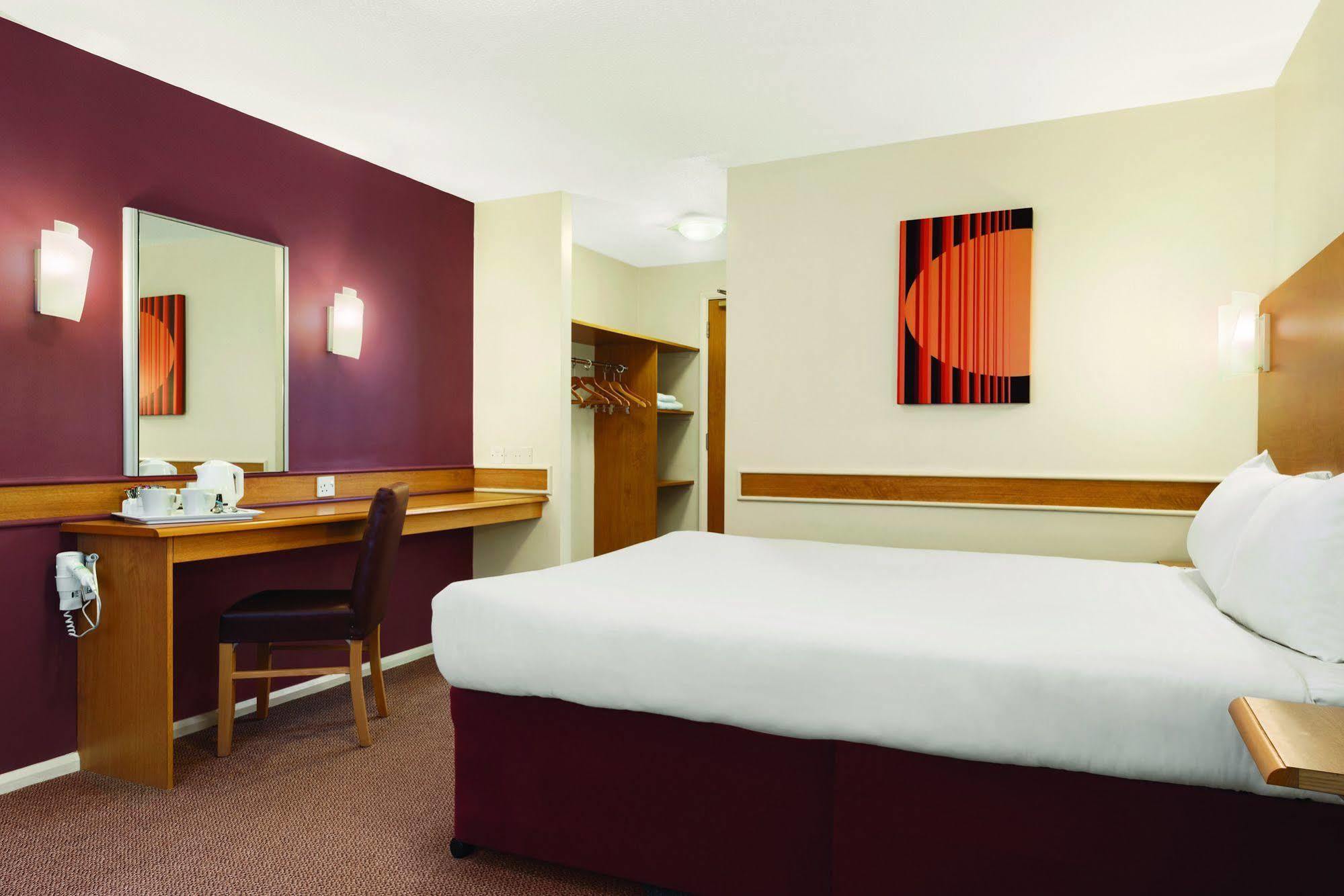 Days Warwick Northbound M40 Hotel 3*