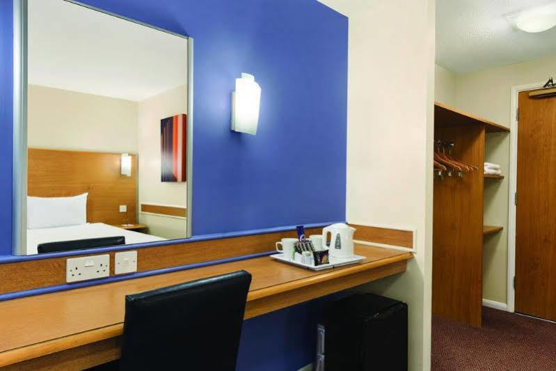 Days Warwick Northbound M40 Hotel 3*
